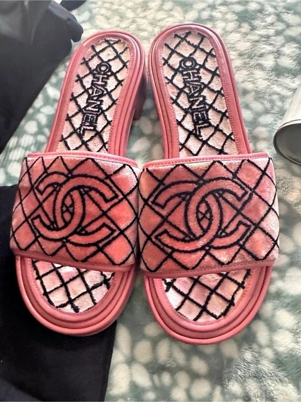 Chanel Velvet Quilted CC Slide Sandals Pink EU 40
